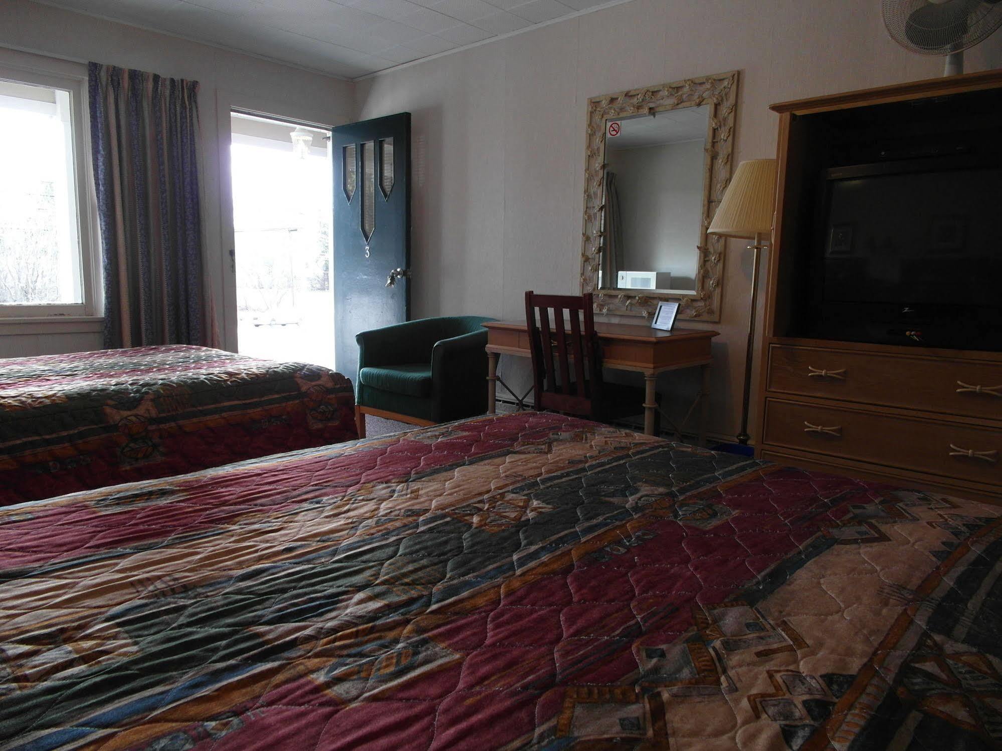 פיקטו Lionstone Inn Motel & Cottages מראה חיצוני תמונה