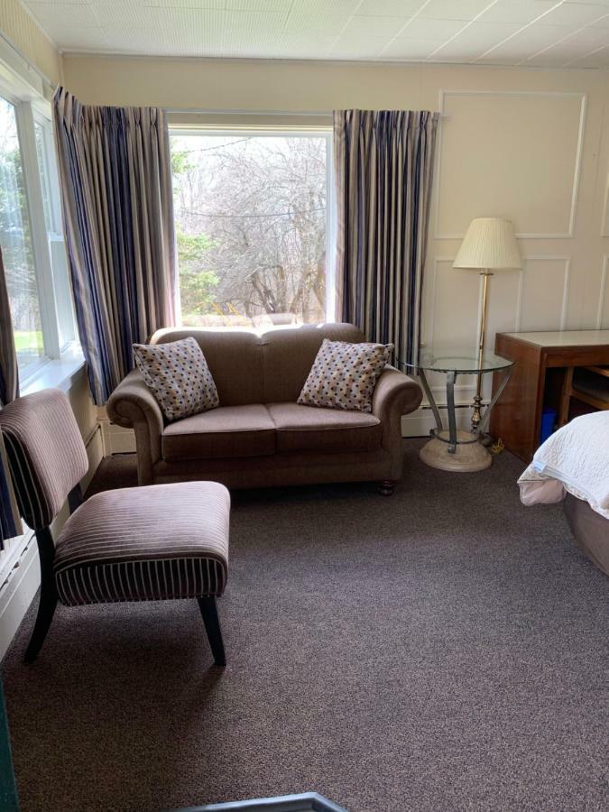 פיקטו Lionstone Inn Motel & Cottages מראה חיצוני תמונה