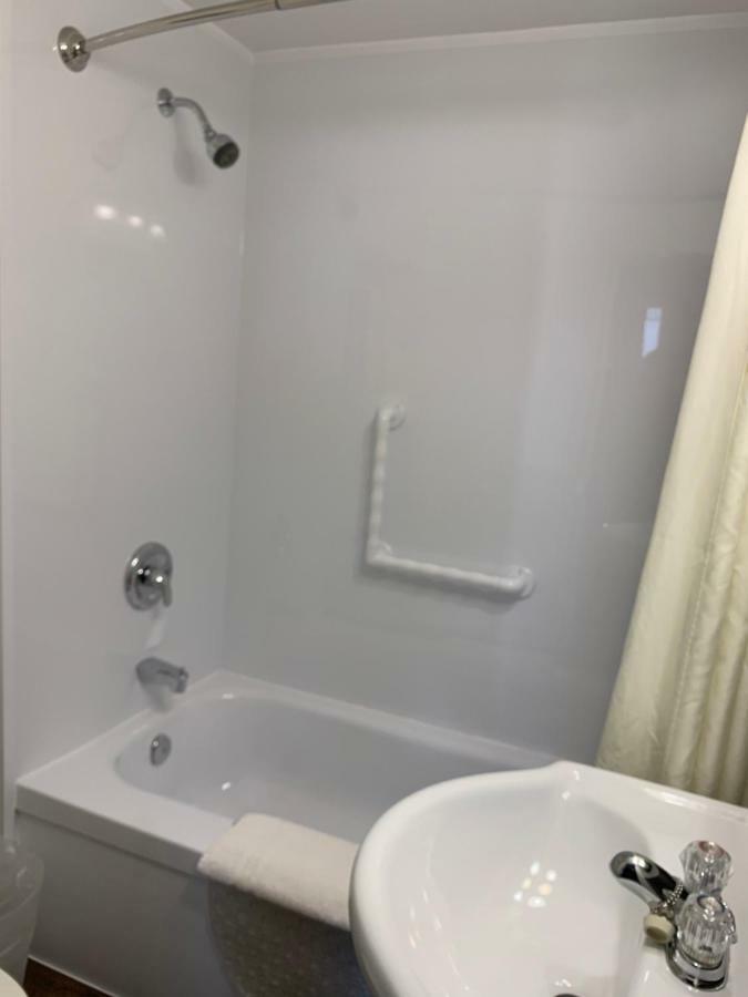 פיקטו Lionstone Inn Motel & Cottages מראה חיצוני תמונה