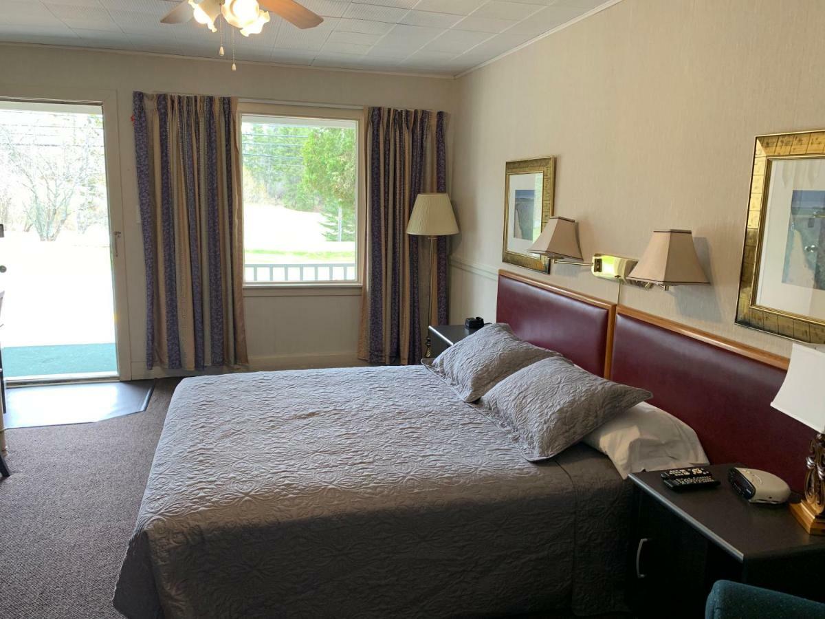 פיקטו Lionstone Inn Motel & Cottages מראה חיצוני תמונה